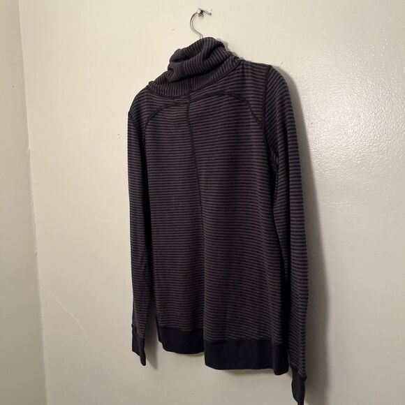LULULEMON In A Cinch Cowlneck Reversible Pullover Sweatshirt, Gray/Black- Size 8 - Picture 7 of 9